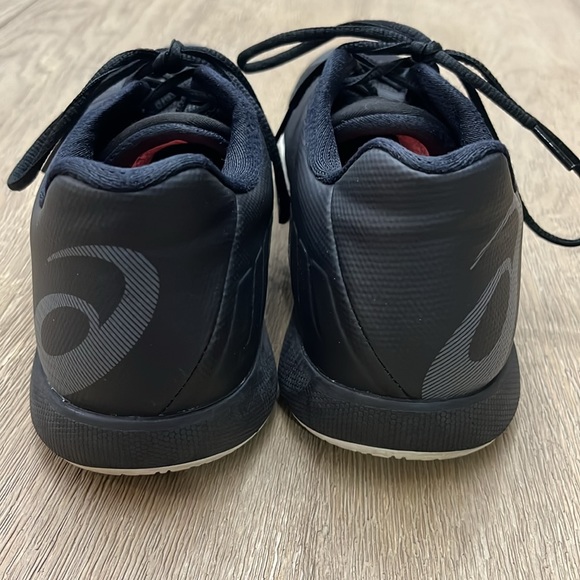 ASICS training shoes - Picture 3 of 12